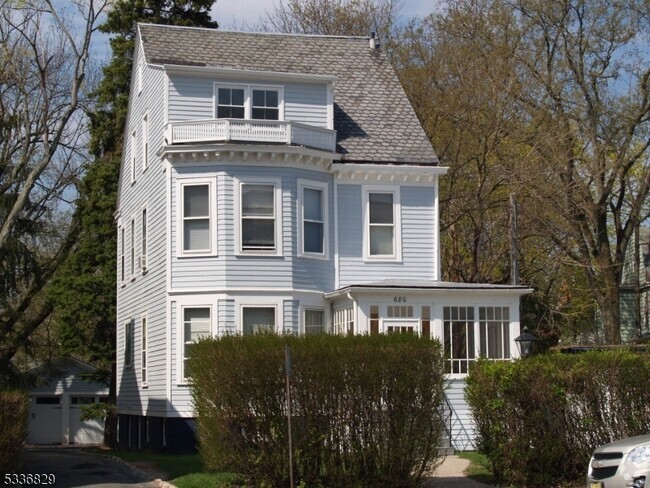 Building Photo - 680 Bloomfield Ave Unit First Floor Rental