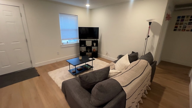 Photo - 401 S Woodlawn