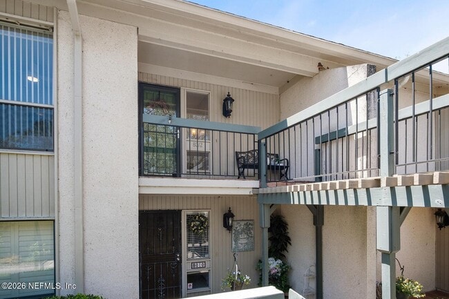 Building Photo - 8012 Hollyridge Rd Unit 17U