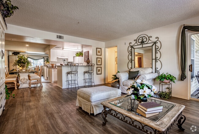 2BR, 2BA - 1,020SF