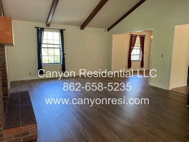 Photo - 2494 Shenandoah Dr