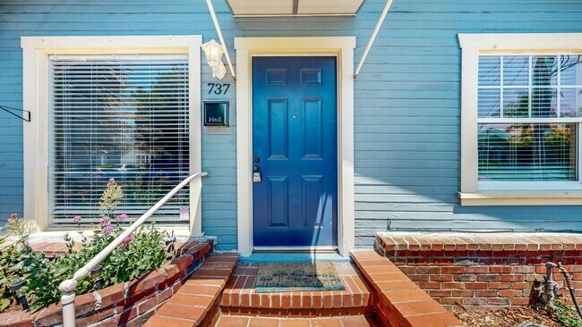 737 Charles St