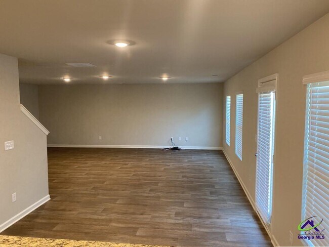 Photo - 119 River Birch Ln