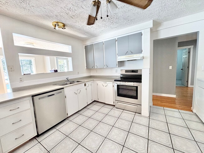 Building Photo - 2-Bedroom, 2-bath Apartment - 10-minutes from town Unit 1