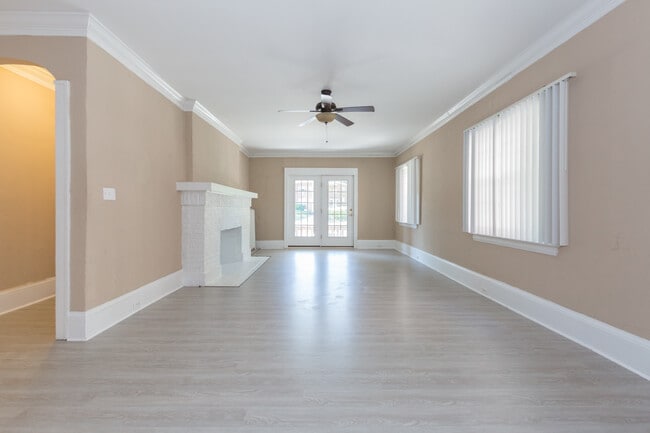 Photo - St. Regis Apartments