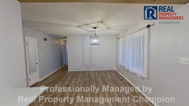 Photo - Adorable 3 BD/2 BA with Large Lot on Cul-de-Sac