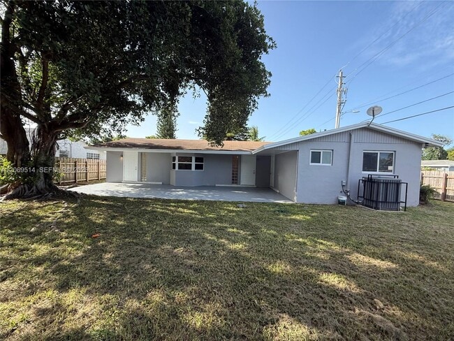Photo - 170 NE 174th St