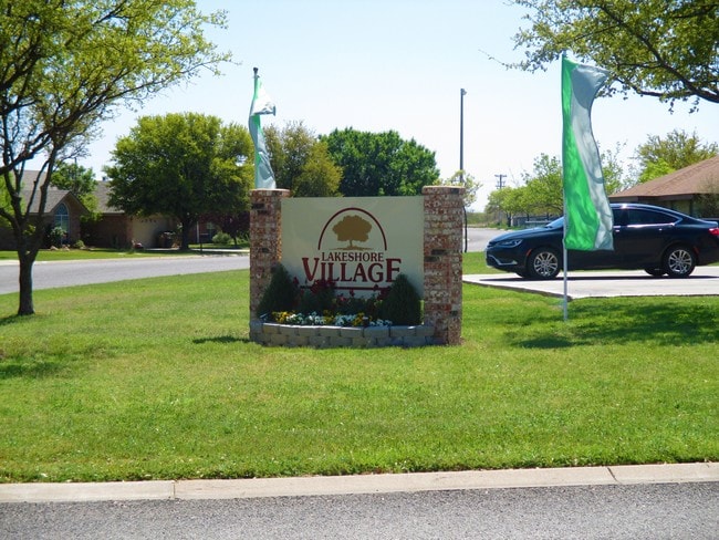Lakeshore Village - Lakeshore Village Apartments