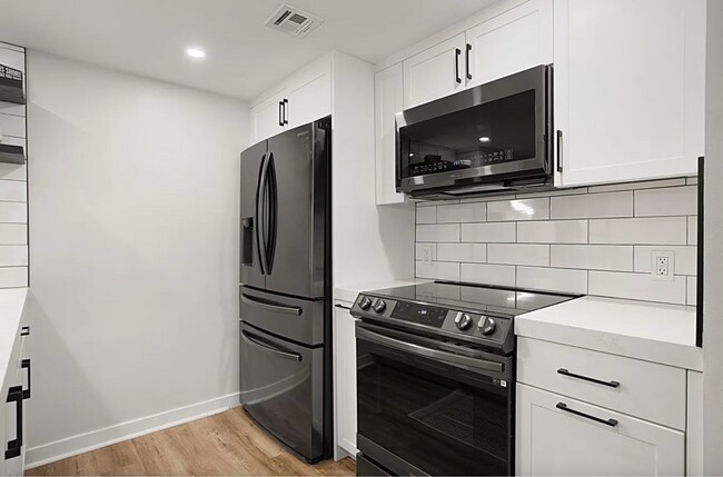 Photo - 425 W Beech St