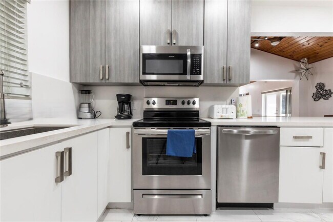 Photo - 753 NE 81st St