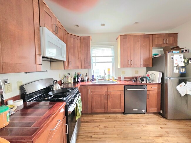 Building Photo - 3 Gore Street Pl Unit 3M