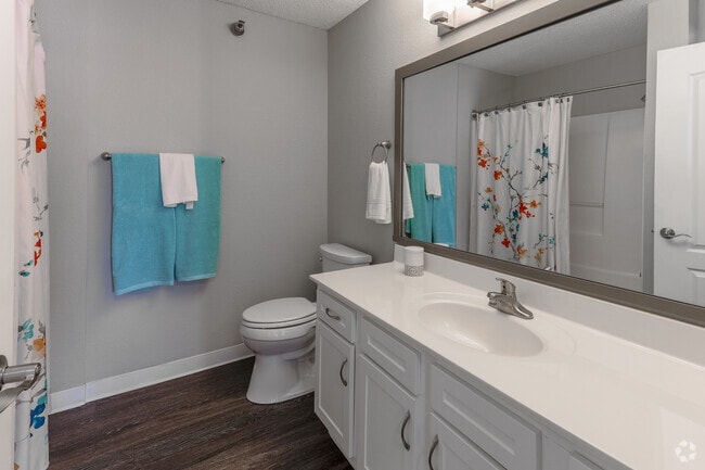 2BR, 2BA - 1,142SF - Primary Bathroom