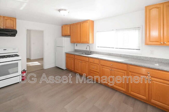 Photo - 3027 Yolo Ave