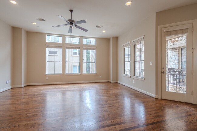 Photo - 5213 Eigel St