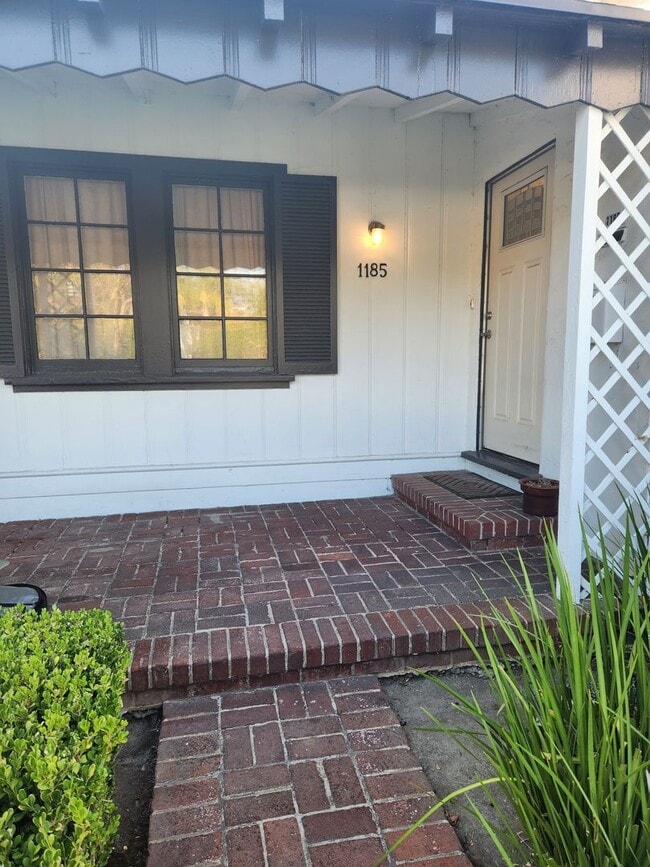 Photo - Miracle Mile 3bed/2 bath House with two Gated Yards for Lease!