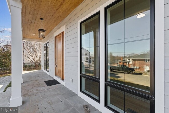 Building Photo - 2150 N Stafford St Rental