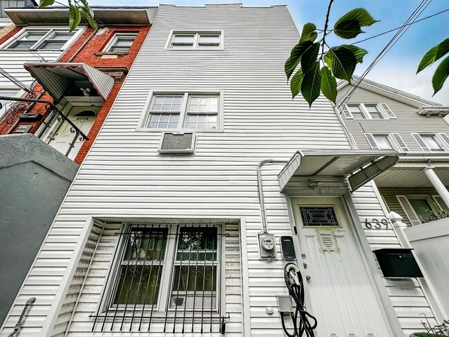 Building Photo - 639 Palisade Ave Unit 2