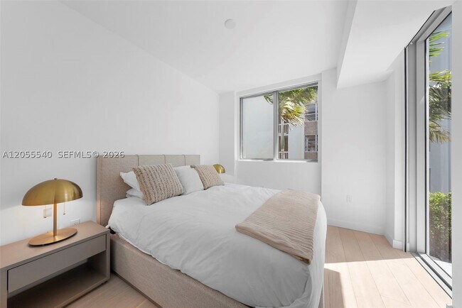 9201 E Bay Harbor Dr Unit 302