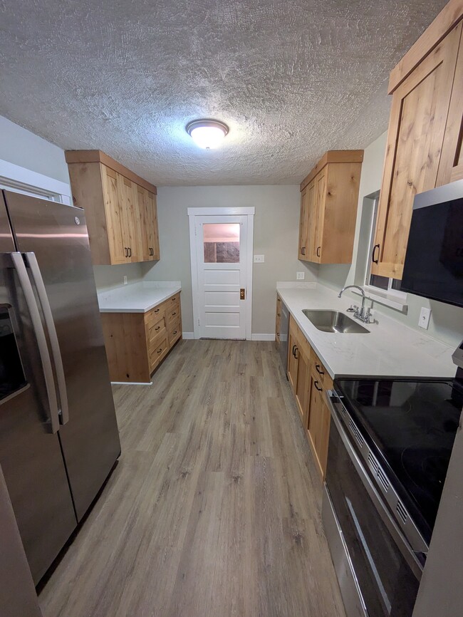 Kitchen - 1432 Childs Ave Unidad Whole House