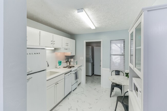 Photo - 216 Rose Ln Unidad D