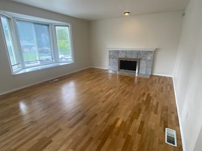 Photo - 1050 Tacoma Ave NE