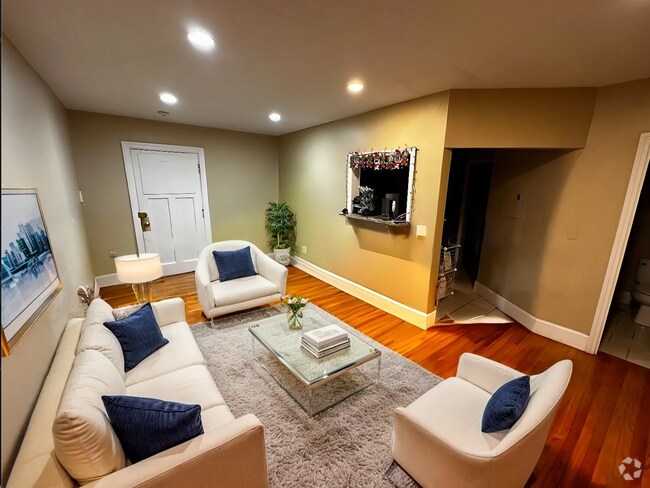Building Photo - Exquisitely Renovated 4Bed Near BU and Lon... Rental