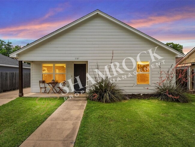 Building Photo - 1107 Primrose Dr
