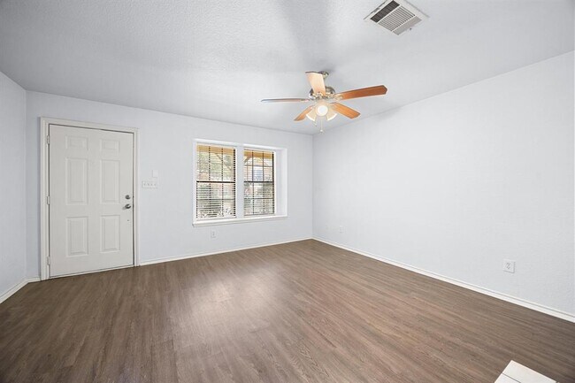 Photo - 11901 Swearingen Dr Unidad 129