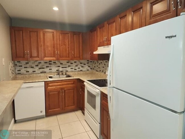 Photo - 4174 Inverrary Dr Unit 811