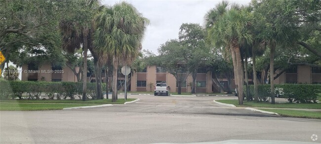 Building Photo - 401 NW 127th Ave Unit 7 Rental