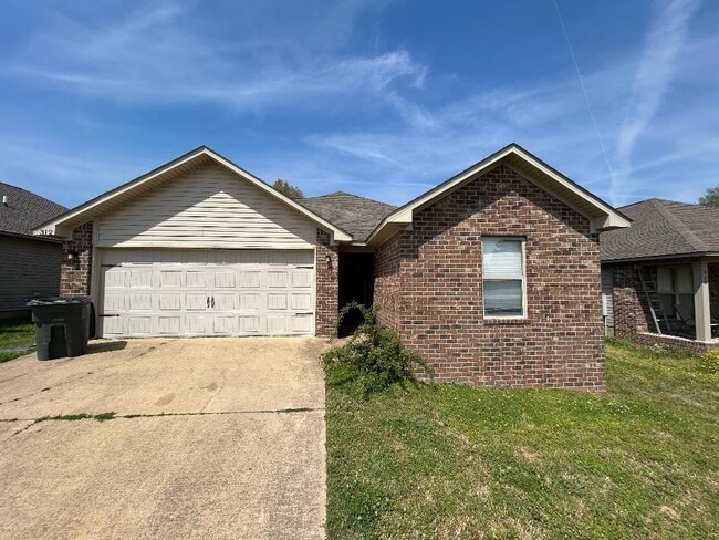 Building Photo - 312 W School St