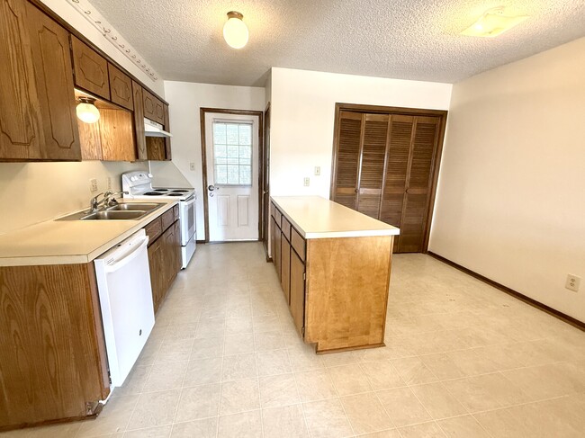 2208 Shenandoah Dr