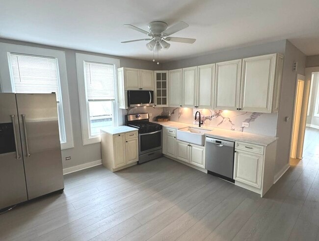 Photo - 2324 Clarence Ave Unit 2