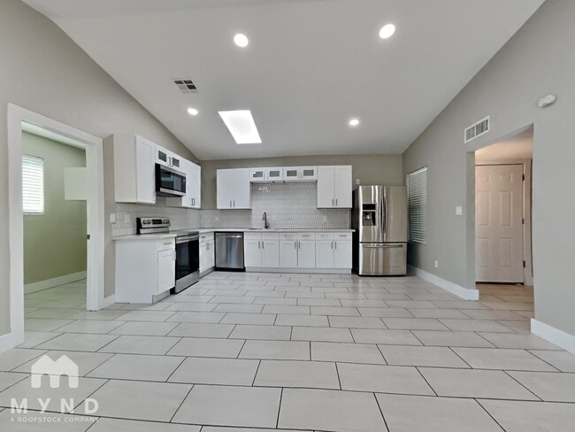 Photo - 227 W Kerry Ln