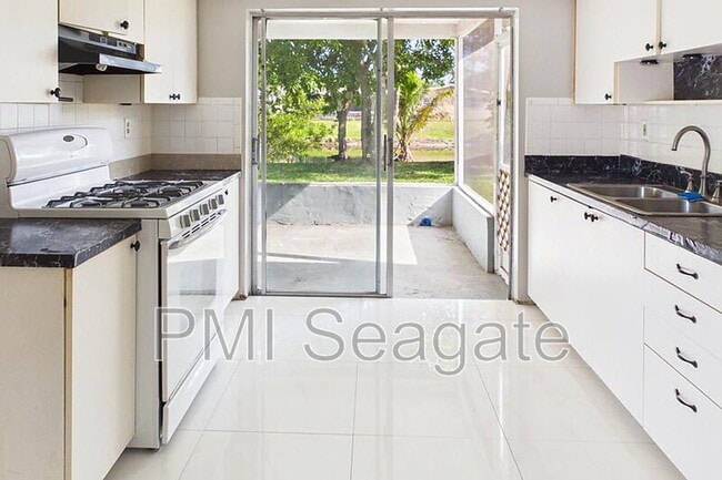 Photo - 7620 NW 21st St