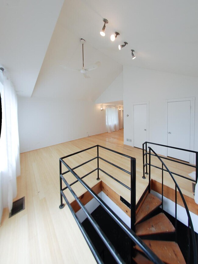 Photo - 2028 S Canalport Ave