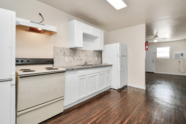 Photo - 4205 Phlox St Unidad 2 bedroom  3