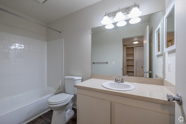 1BR, 1BA - 764SF - Bathroom