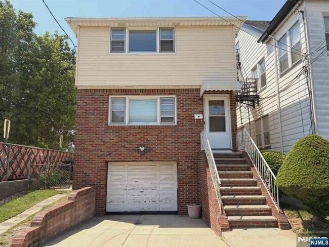 Building Photo - 355 Devon St