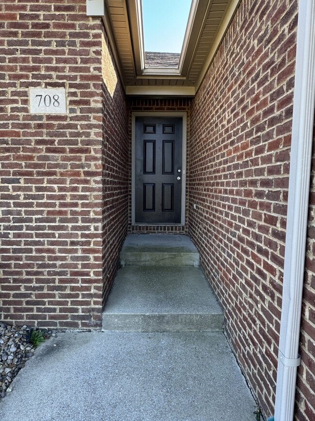 Photo - 708 Chatham Ct