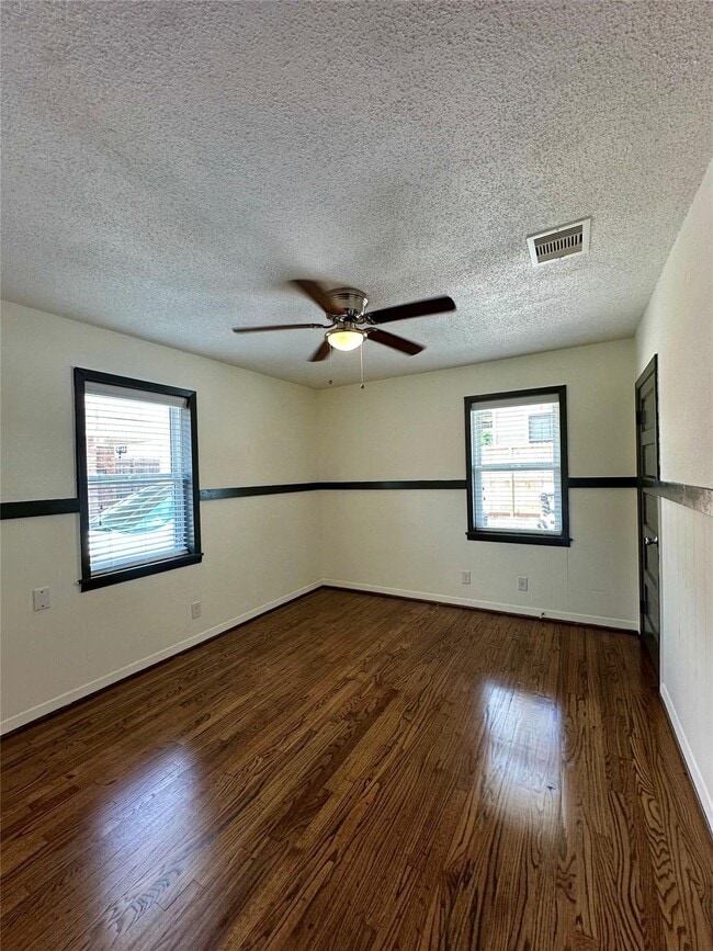 Photo - 813 Waverly St