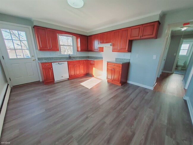 3 br, 1 bath Condo - 37 Beal St Unit 2 - 3 br, 1 bath Condo - 37 Beal St Unit 2 Unidad 2