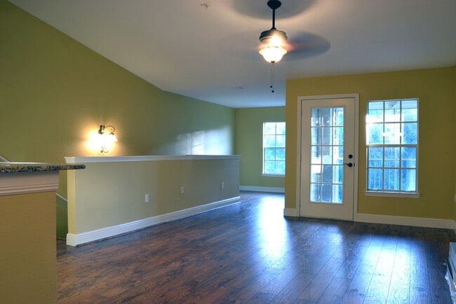 Photo - Luxury 3 bedroom 2 bath condo in Lakewood ...