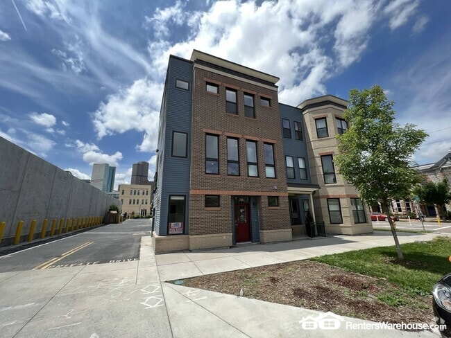 Building Photo - 770 24th St Rental