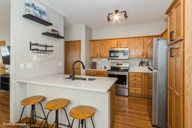 Kitchen - 2762 Irving Ave