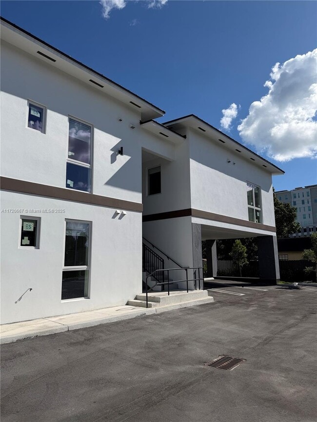 Building Photo - 210 SE 10th St Unit A