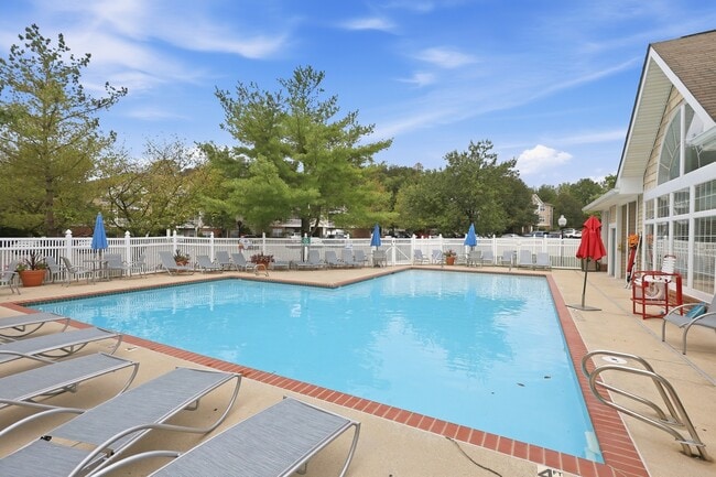 Somerset Pointe Apartments