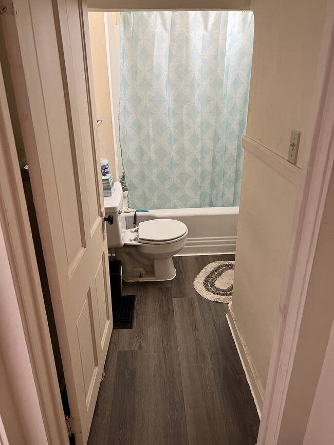 Bathroom - 913 W High St Unit A