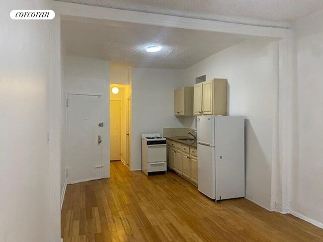Building Photo - 323 Schermerhorn St Rental