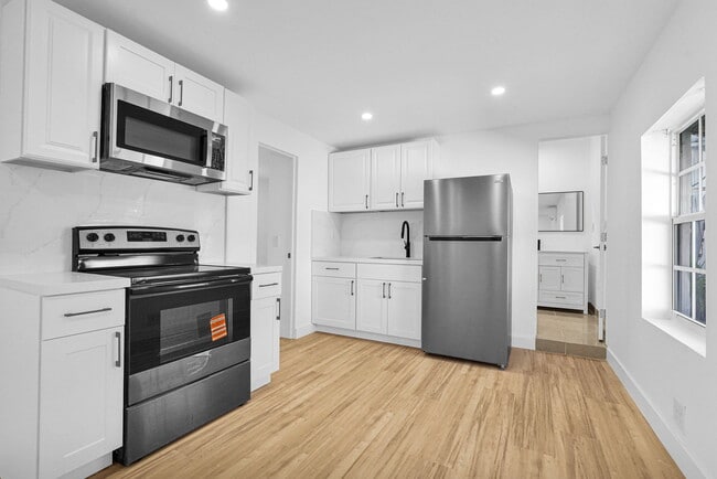 Building Photo - 2419 Coolidge St Unit Coolidge St